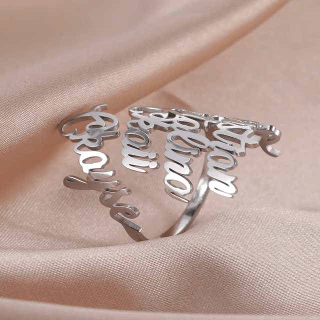 Anillo Personalizado con 1 a 4 Nombres Grabados
